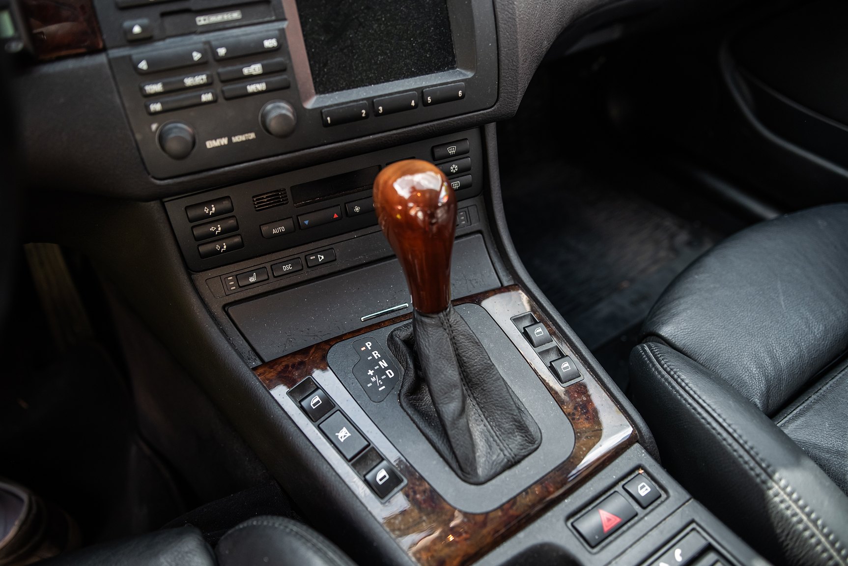Interior image of 2001 BMW 330Xi
