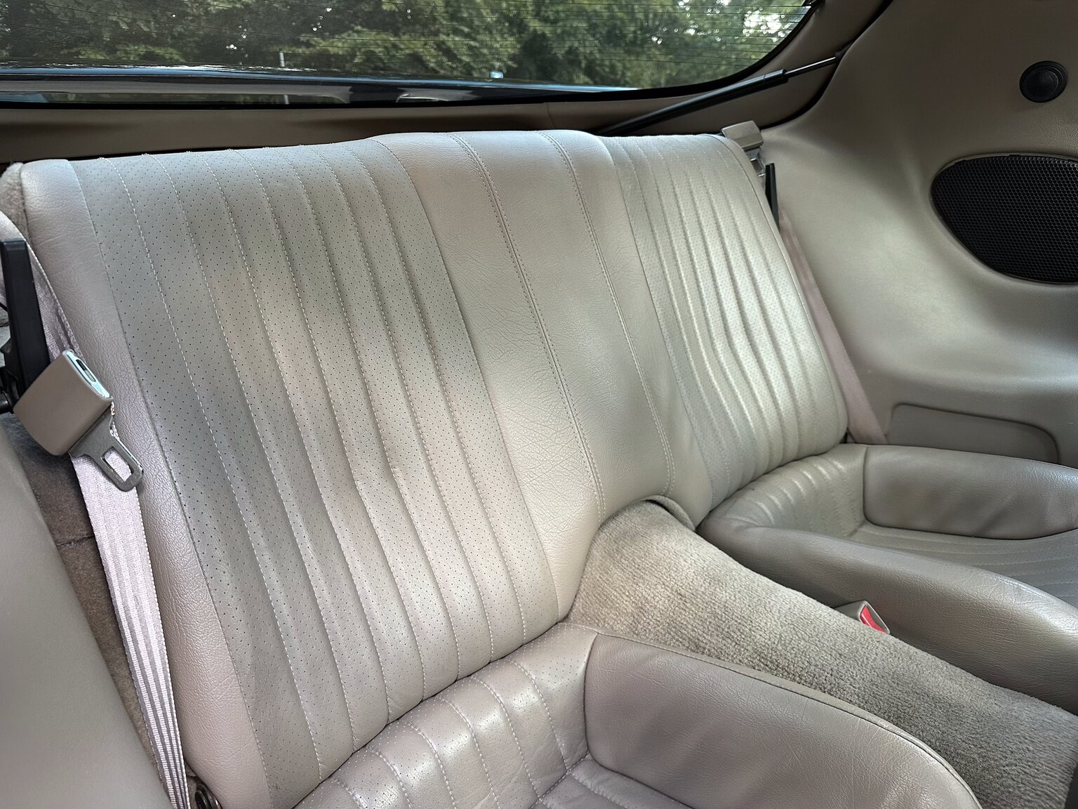 Innenraumfoto von 2000 Pontiac TransAm Firebird (32)