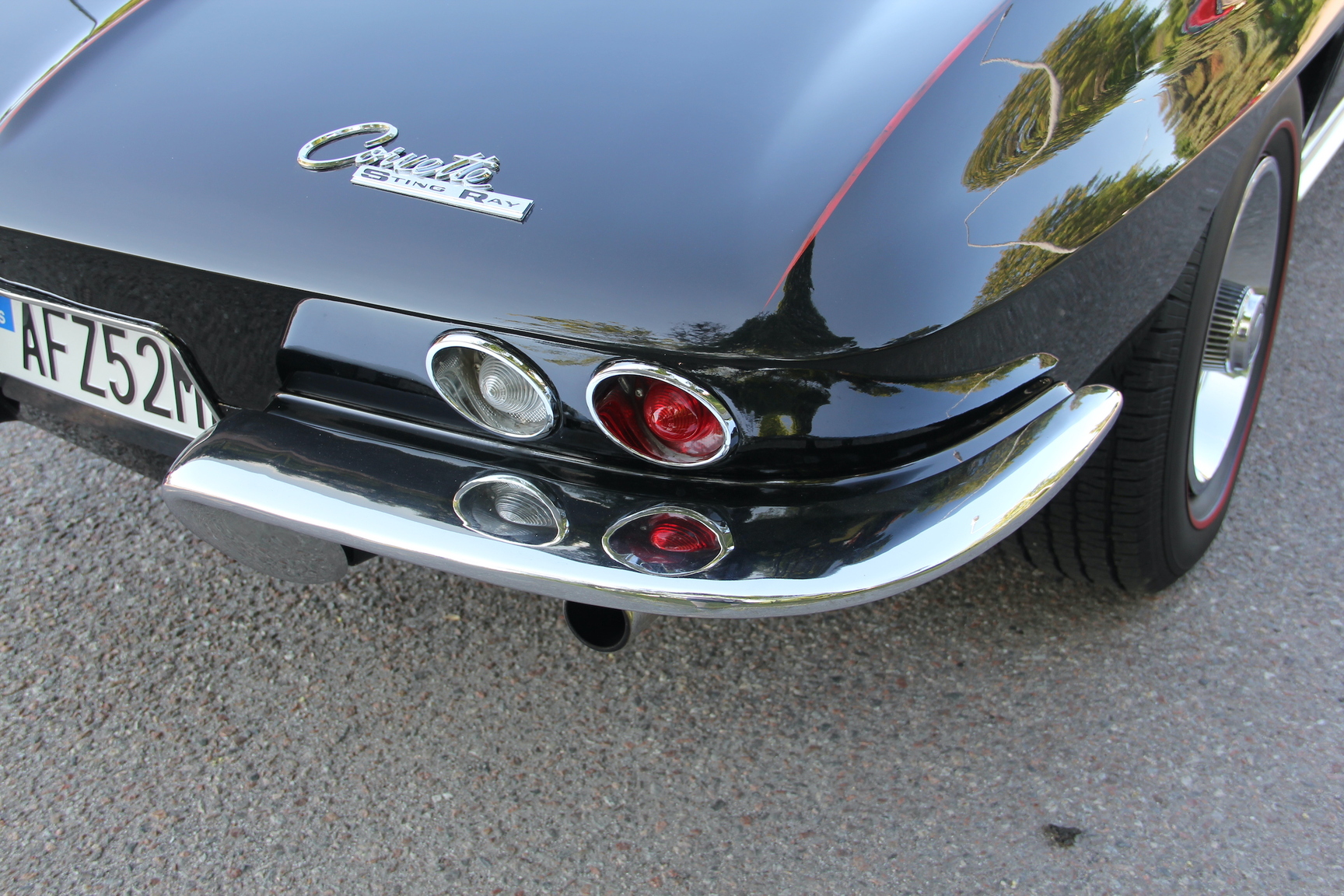 Exterior image of 1964 Corvette C2 Stingray Cabriolet (35)