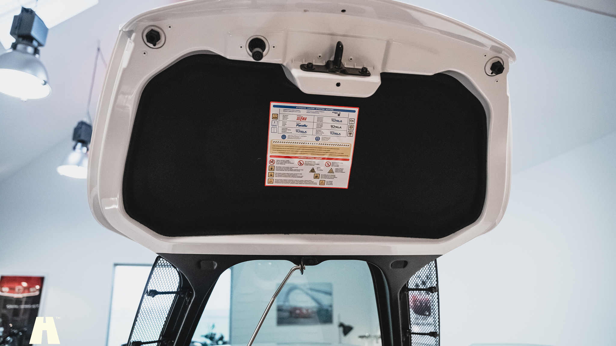 Interior image of 2016 Alfa Romeo 4C (29)