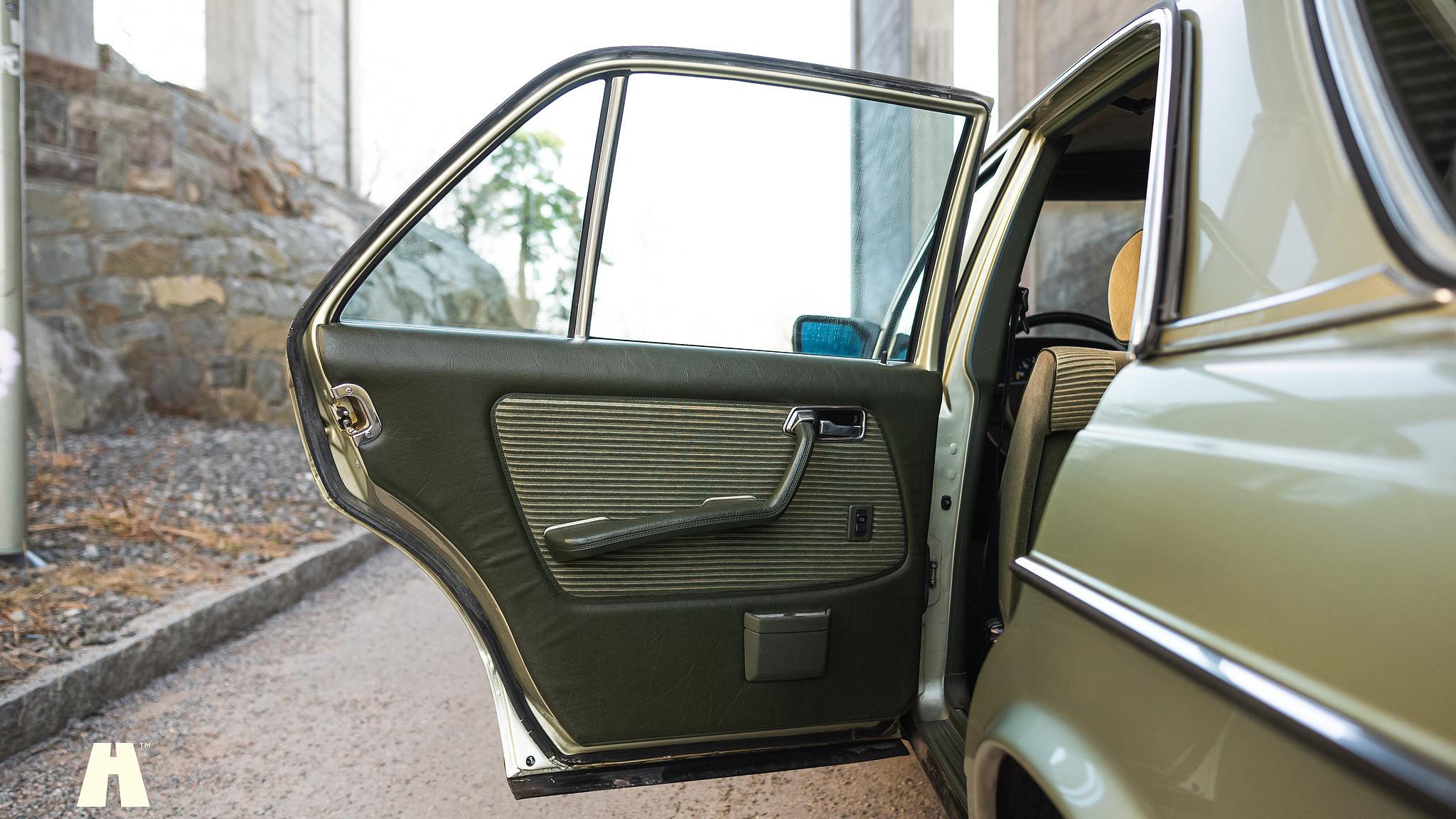 Interiörbild 1985 Mercedes-Benz 200 Series 3  (6)