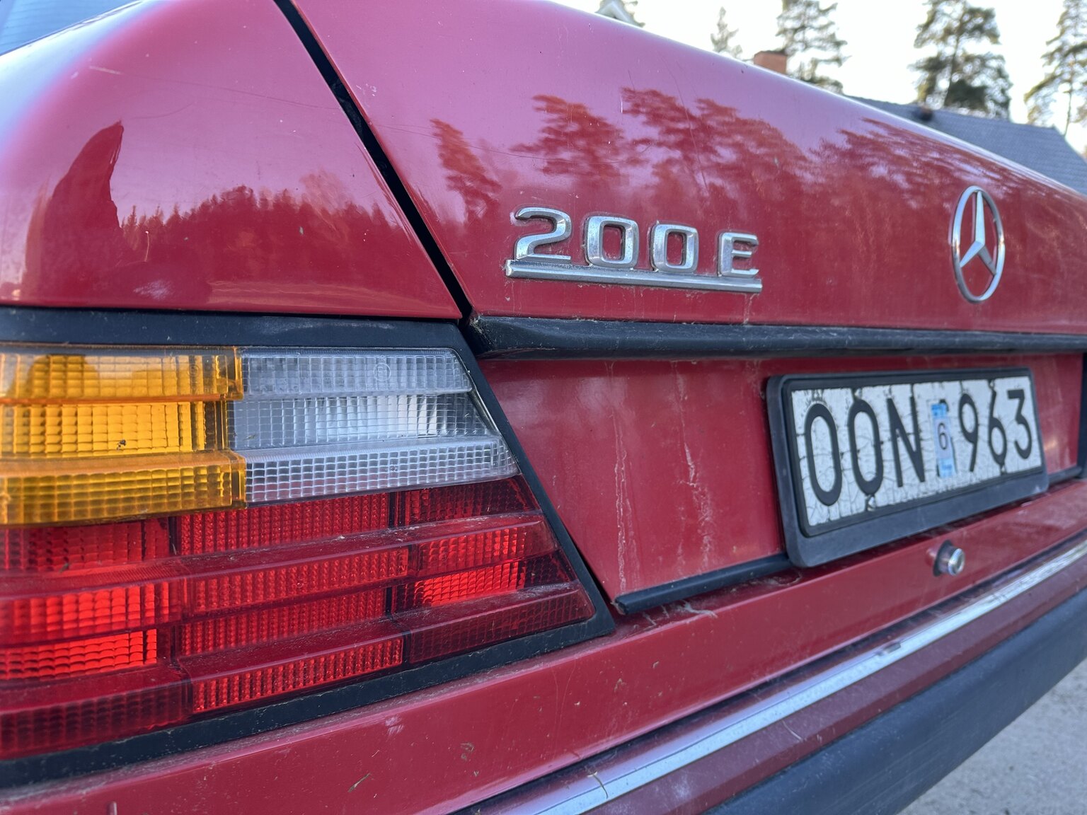 Exterior image of 1990 Mercedes-Benz 200 E