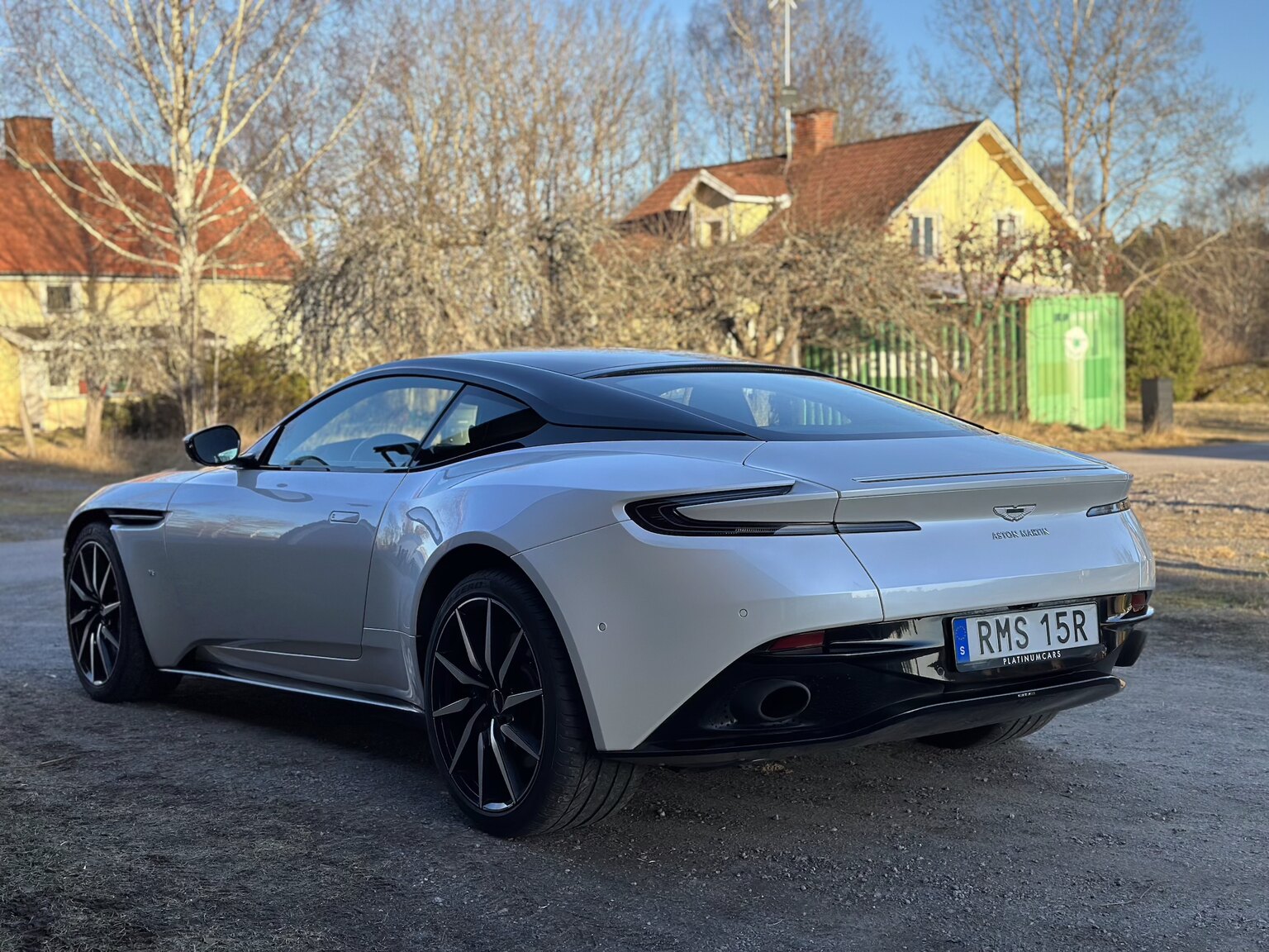 Exteriörbild på 2018 Aston Martin DB11