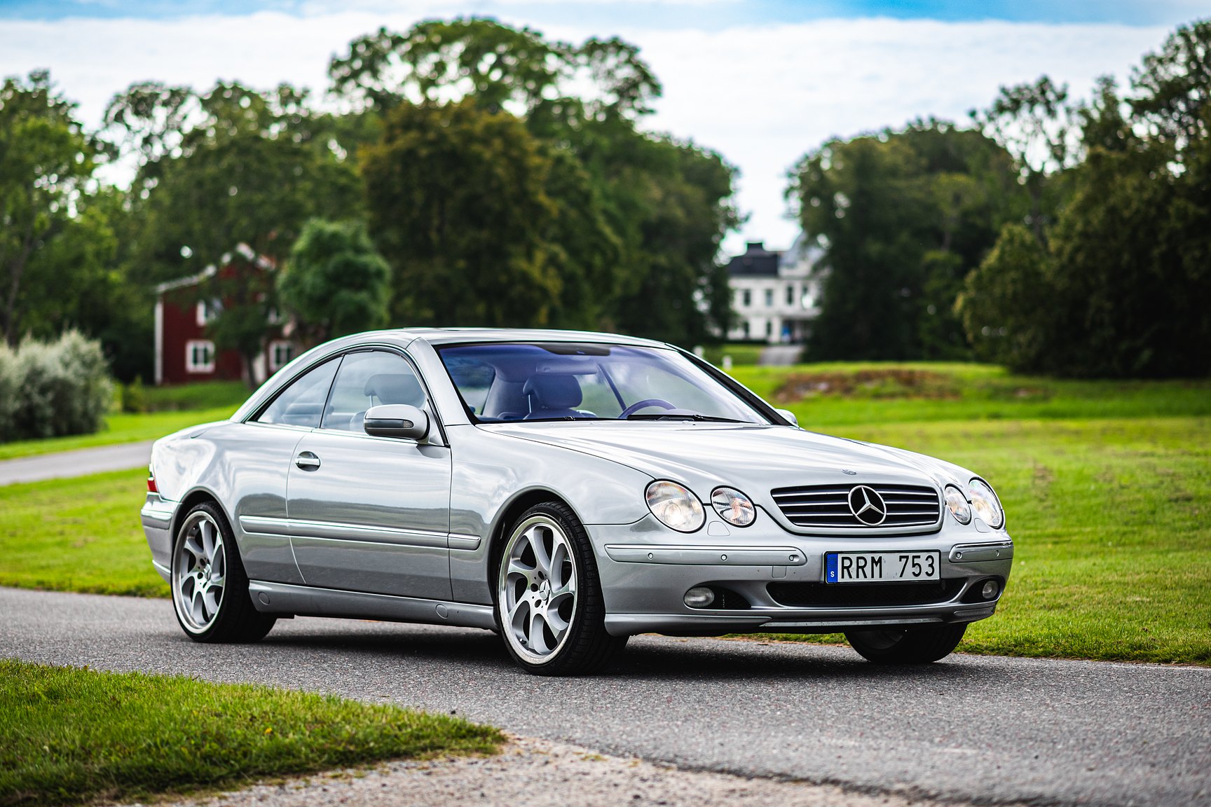 Exterior image of 2000 Mercedes-Benz CL 500