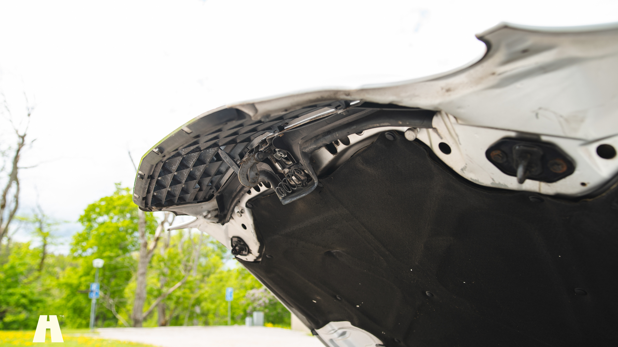 Image of 2000 Mercedes E430 mechanics