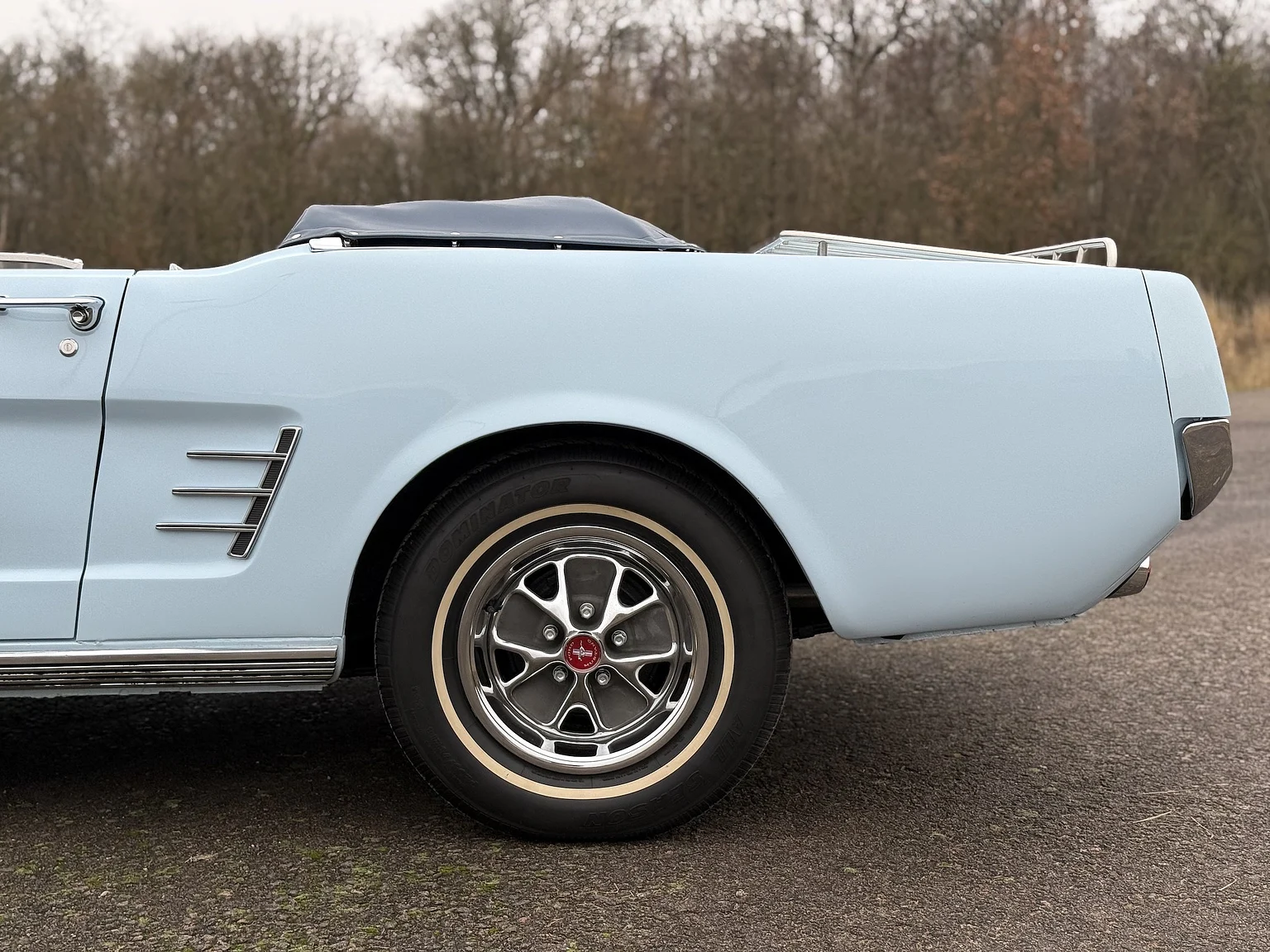 Exteriörbild på 1966 Ford Mustang Convertible 289 V8 (26)