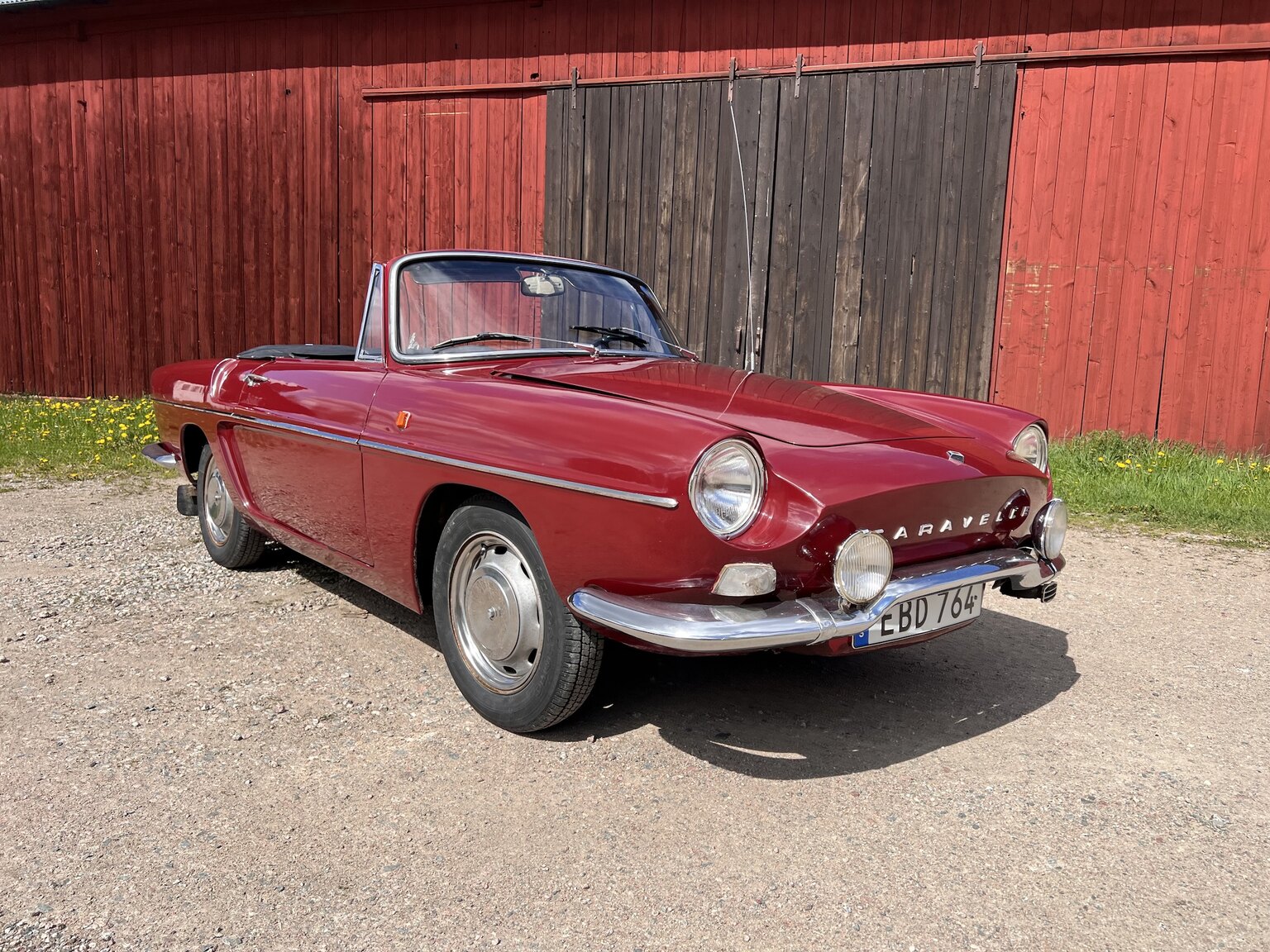 Exterior image of 1967 Renault Caravelle Coupé