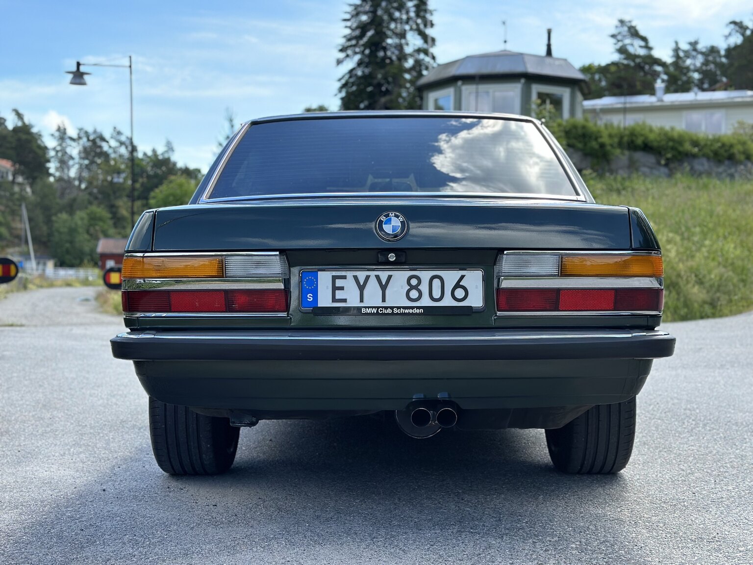 Exterior image of 1985 BMW 525E