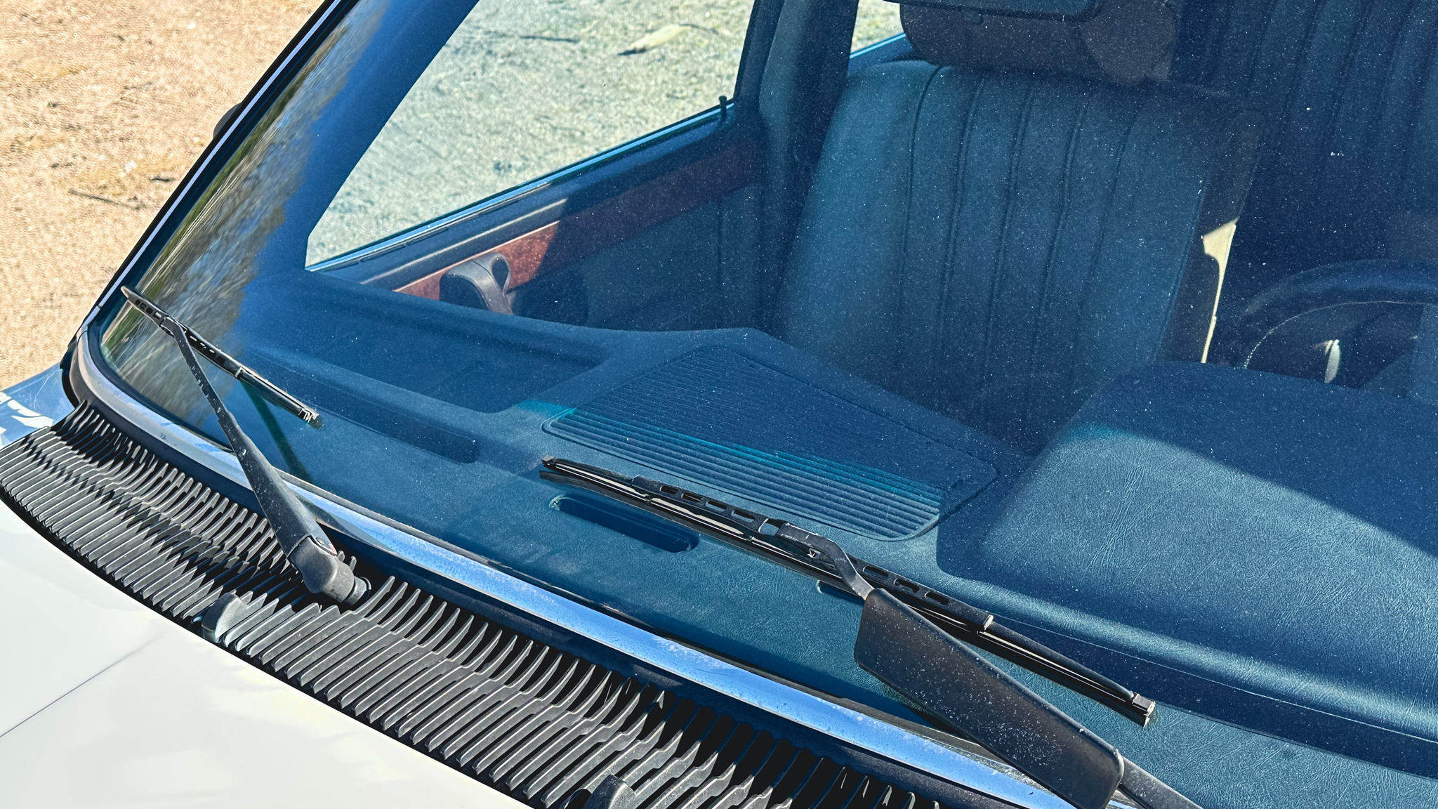 Exteriörbild på 1984 BMW 745i Executive Automat