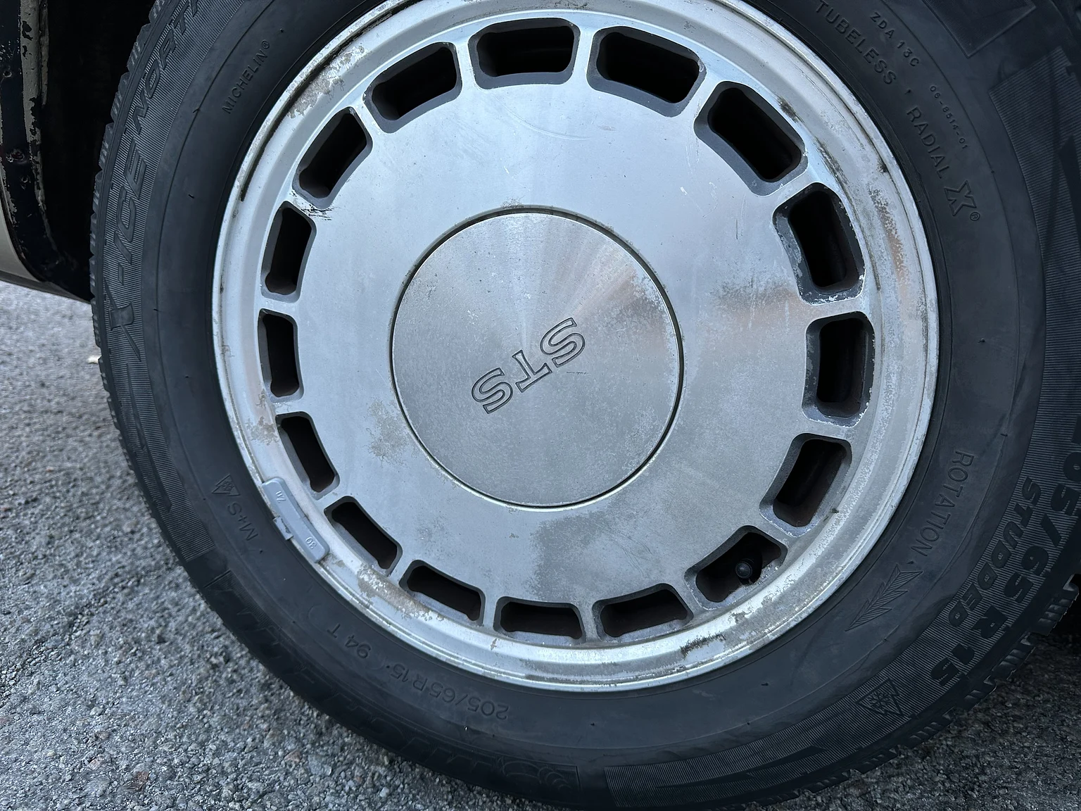 Exterior image of 1989 Cadillac Seville (121)