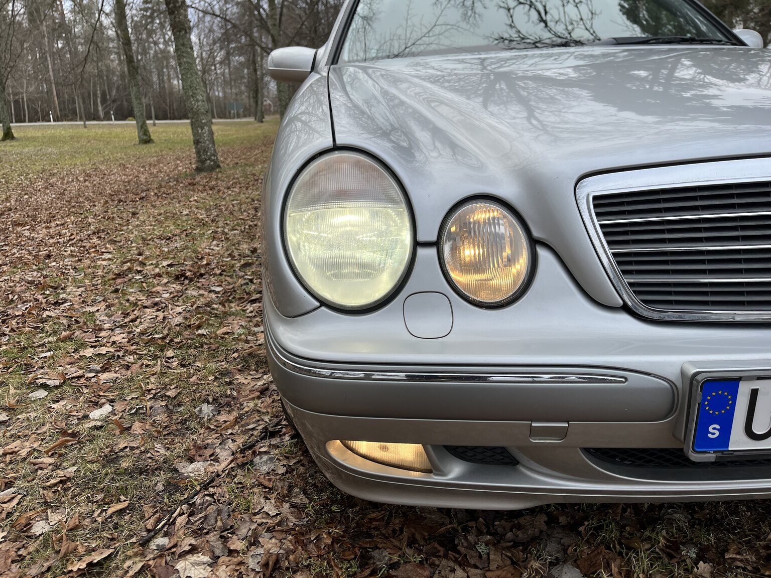Exteriörbild på 1999 Mercedes-Benz E320 T Automat