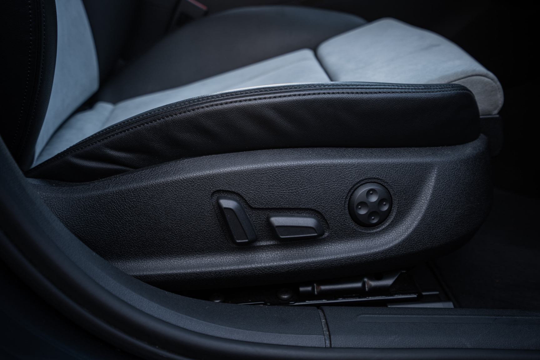 Innenraumfoto von 2011 Audi S4 (44)