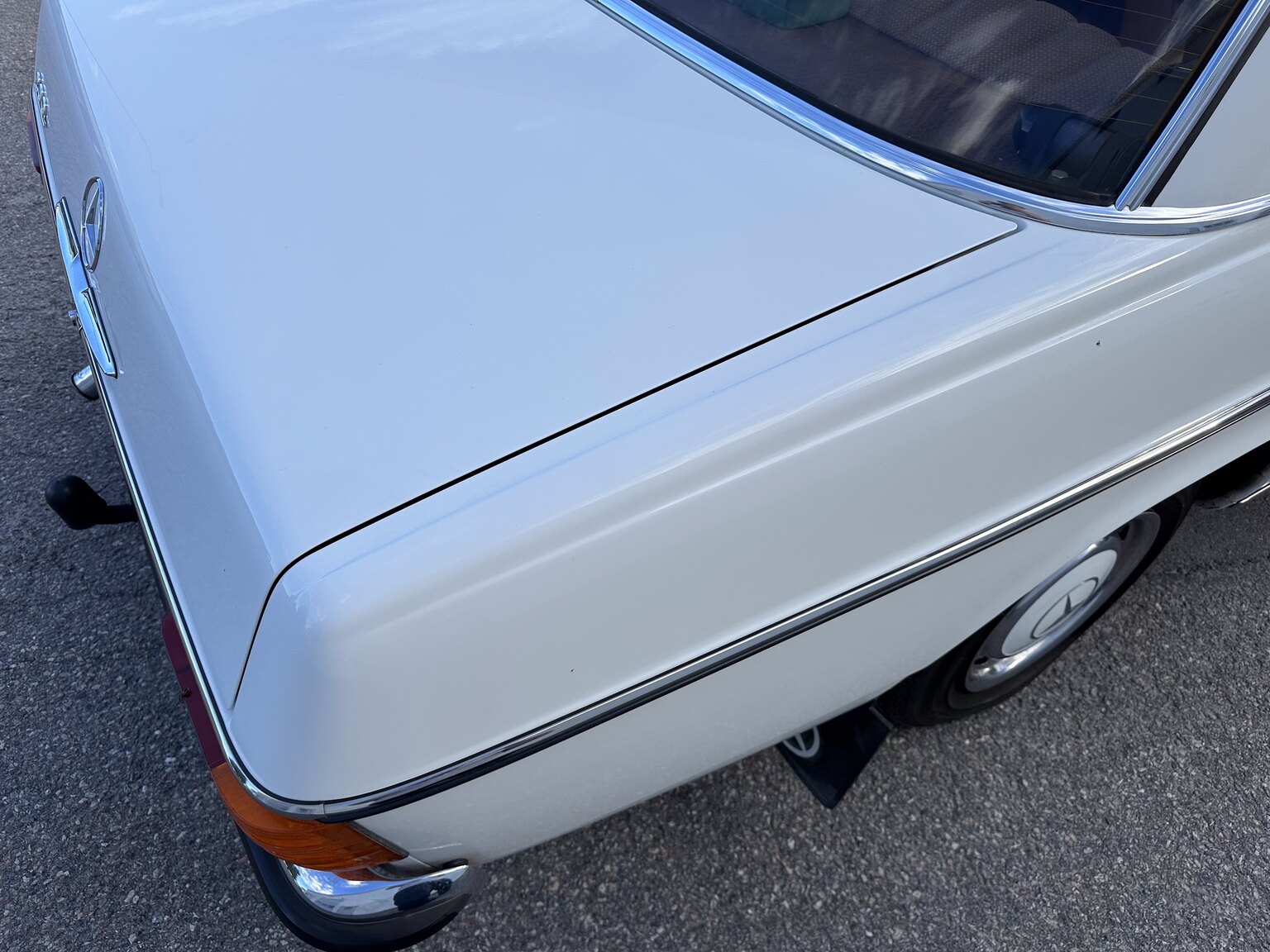 Aussenfoto 1975 Mercedes Benz 200