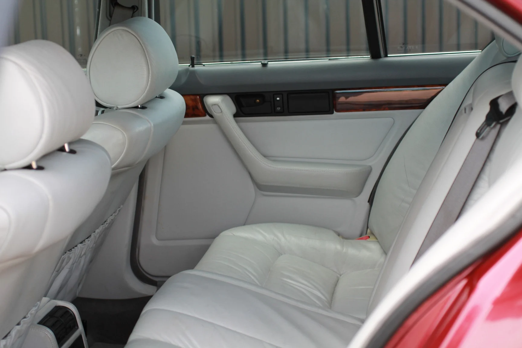 Innenraumfoto von 1993 BMW 540i Sedan (66)