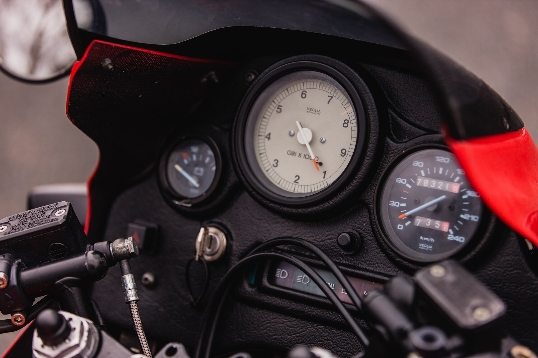 Exteriörbild på 1990 MOTO GUZZI LE MANS 1000