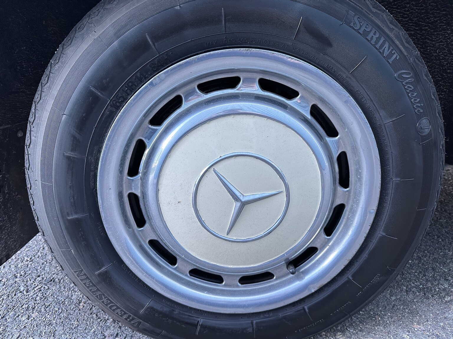 Exterior image of 1974 Mercedes Benz 230.6