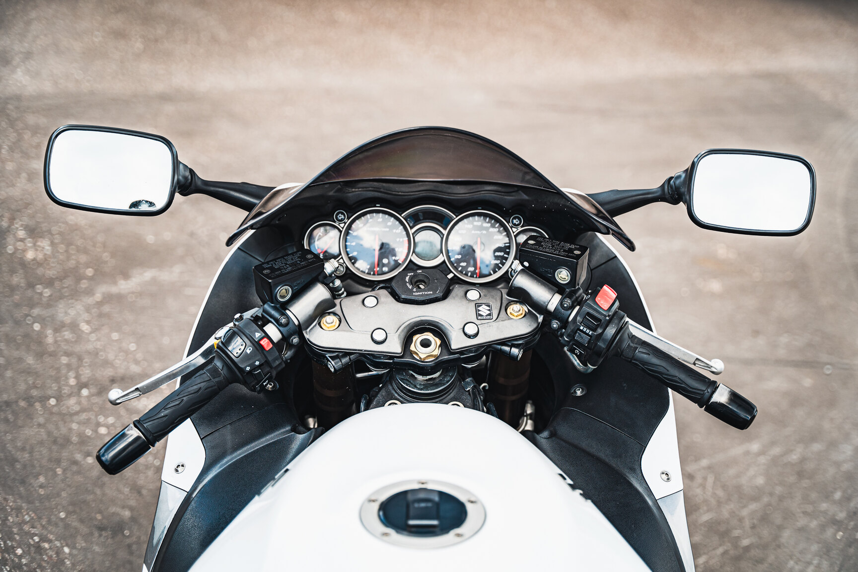 Exteriörbild på 2013 Suzuki GSX1300R Hayabusa