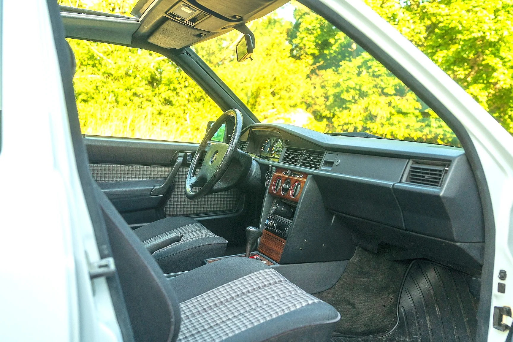 Interior image of 1992 Mercedes-Benz 190 E 1.8 - NO RESERVE (11)