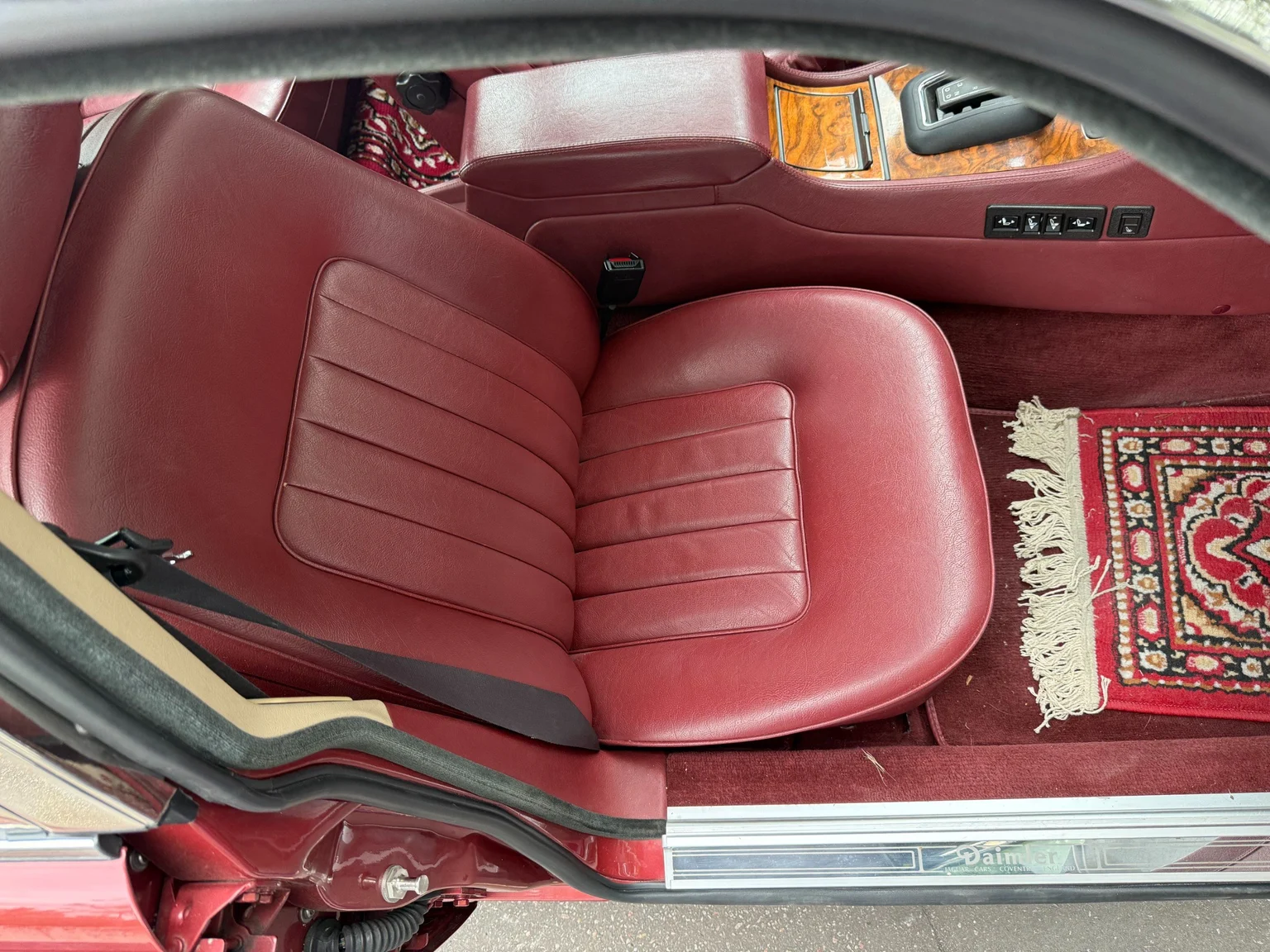 Interior image of 1988 Daimler Six (48)