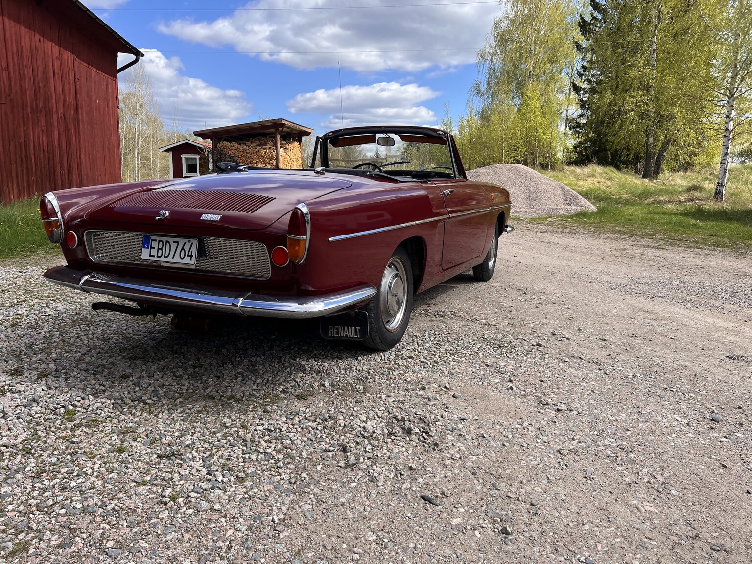Exterior image of 1967 Renault Caravelle Coupé