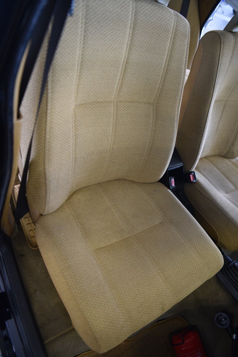 Innenraumfoto von 1986 Volvo 240 DL (10)