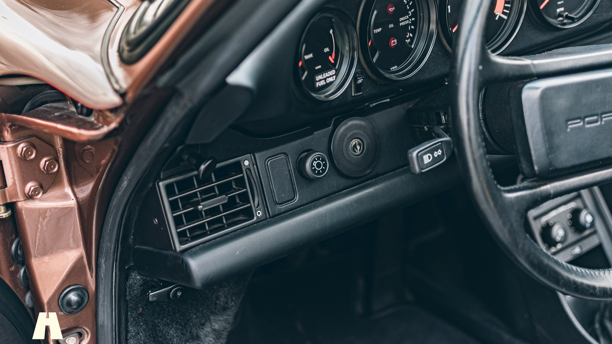 Innenraumfoto von 1989 Porsche 911 Carrera 3.2 Targa (9)