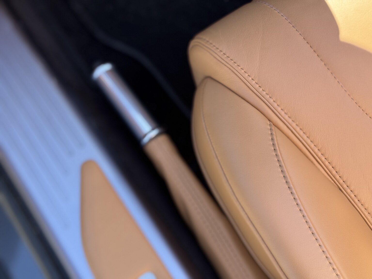 Interior image of 2015 Aston Martin DB9 Volante