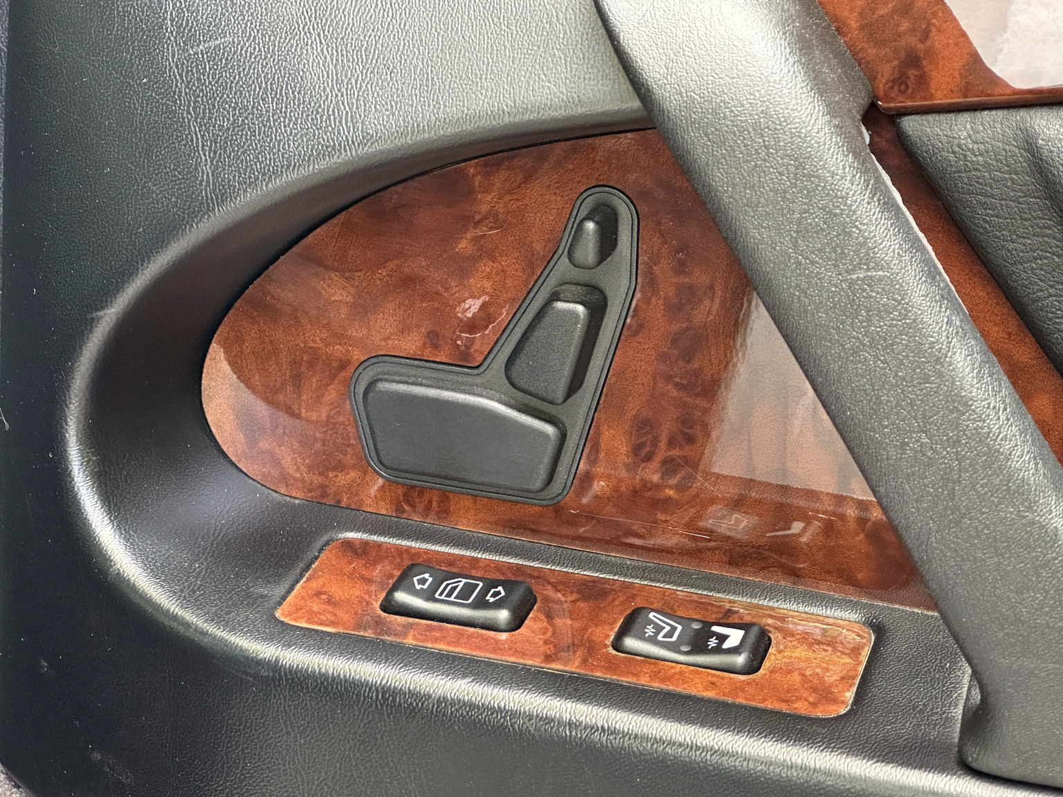 Innenraumfoto von 1992 Mercedes 300 SE (32)