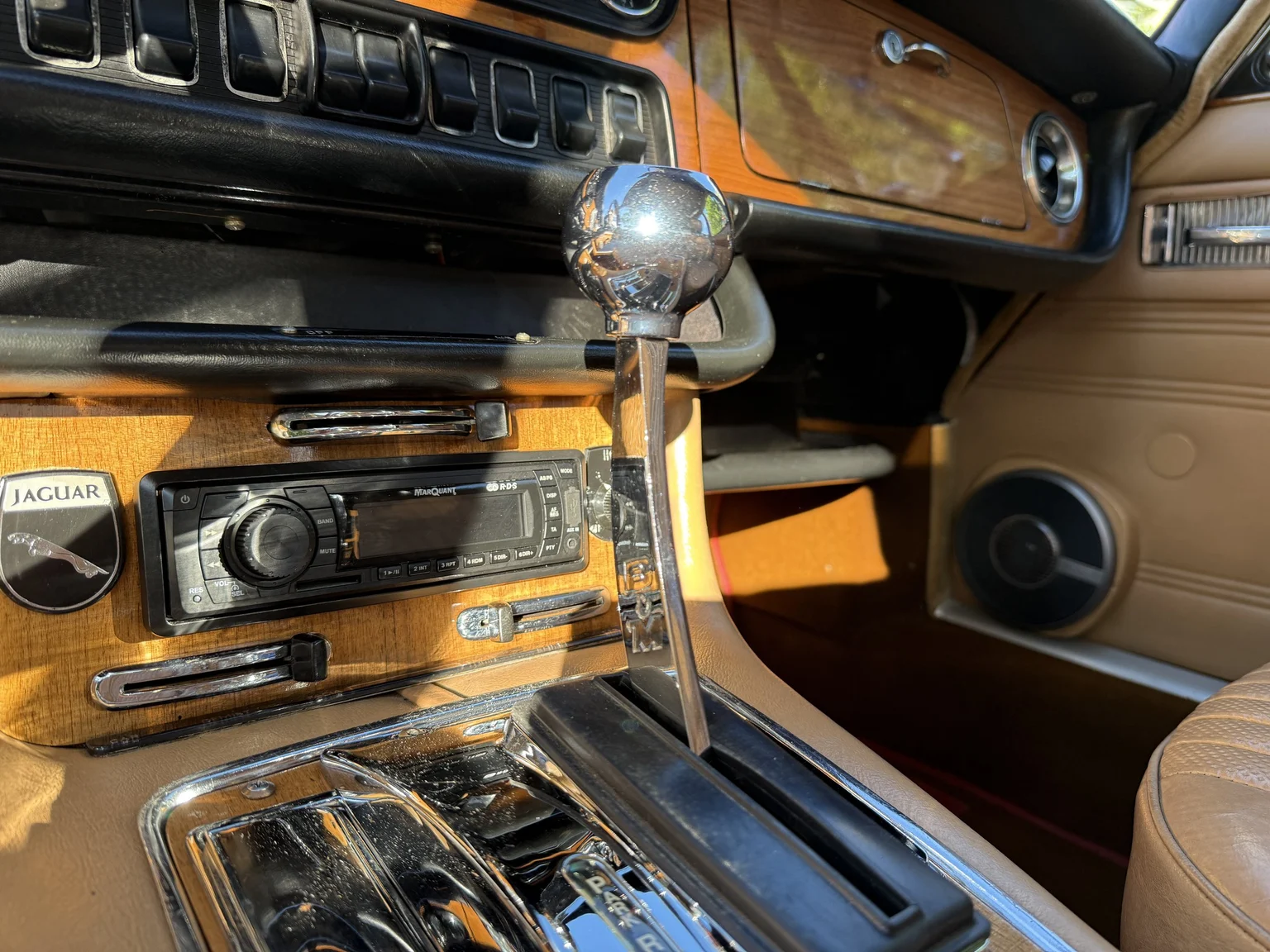 Interior image of 1970 Jaguar XJ12 Performance (24)