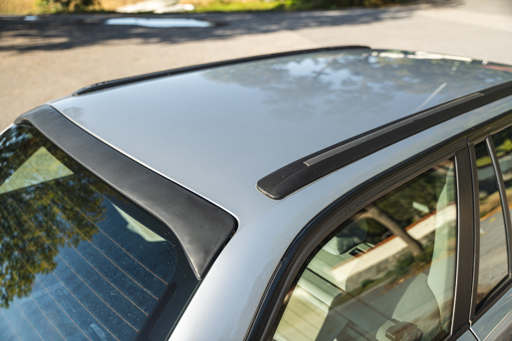 Exterior image of 1994 BMW 520i E34