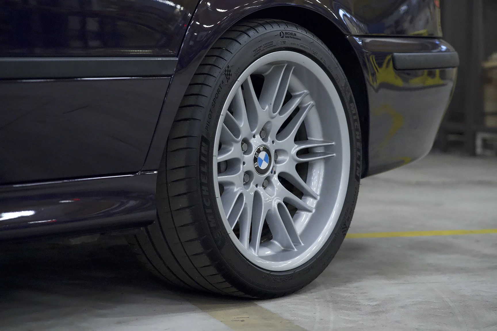 Exteriörbild på 2002 BMW M5 E39 (60)