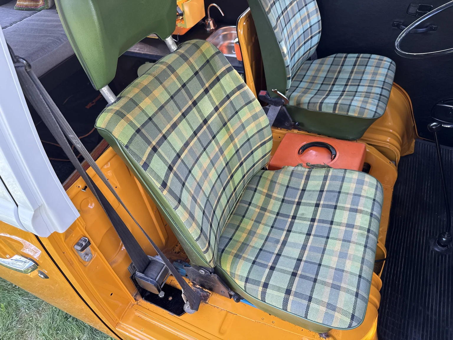 Innenraumfoto von 1975 Volkswagen Transporter Campervan (37)