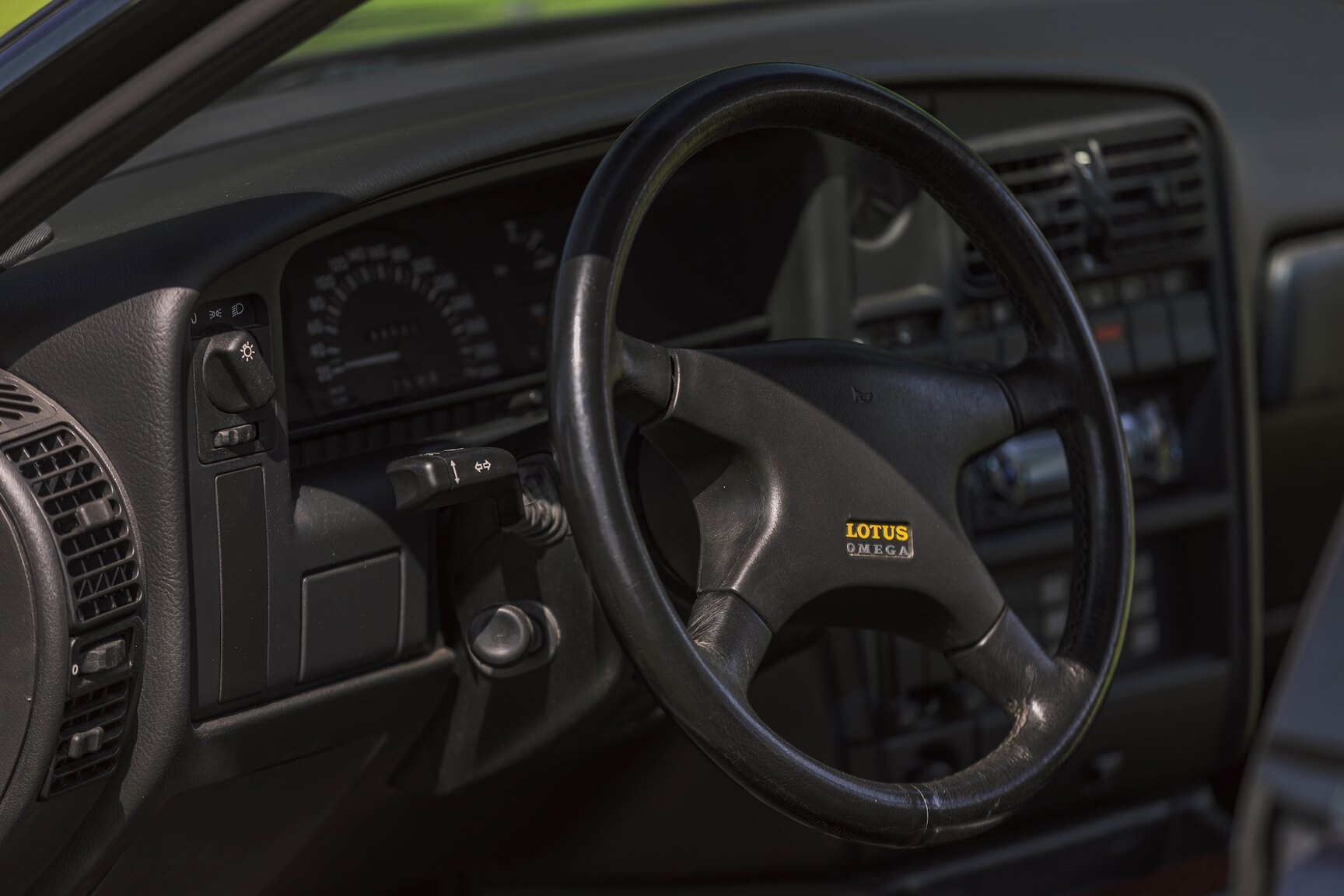 Interior image of 1991 Lotus Omega