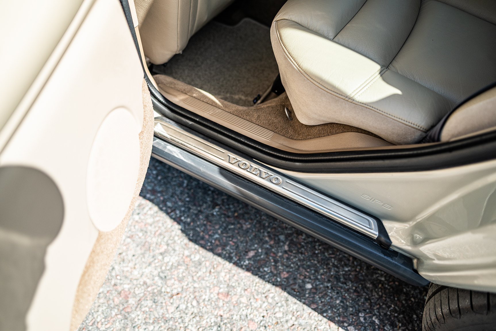 Interior image of 2000 Volvo V70 XC 2.4 T AWD 