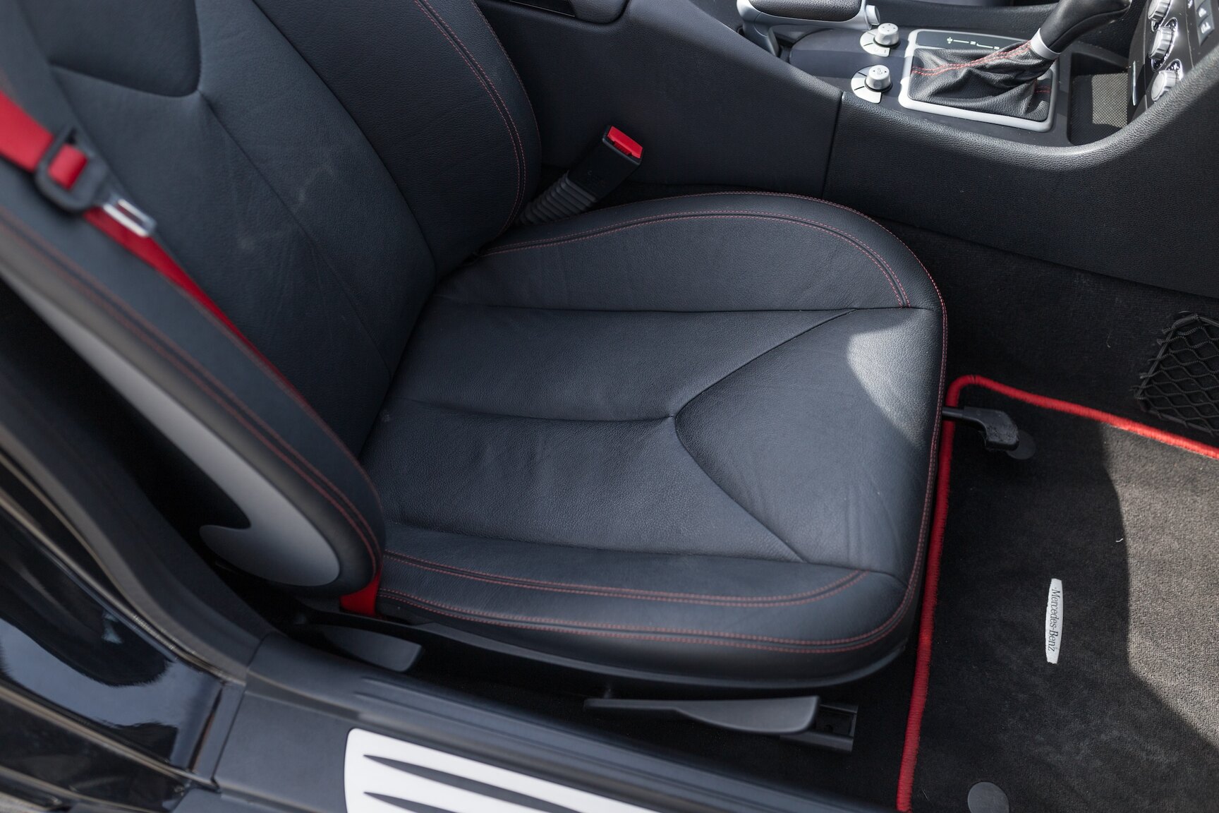 Interiörbild 2010 Mercedes-Benz SLK 200 Kompressor (10)