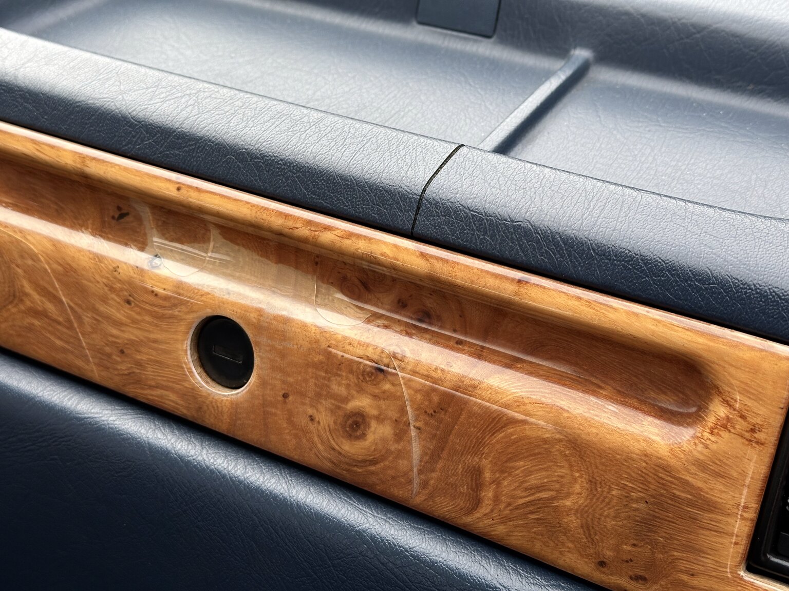 Interior image of 1988 Volvo 780 Bertone Coupé