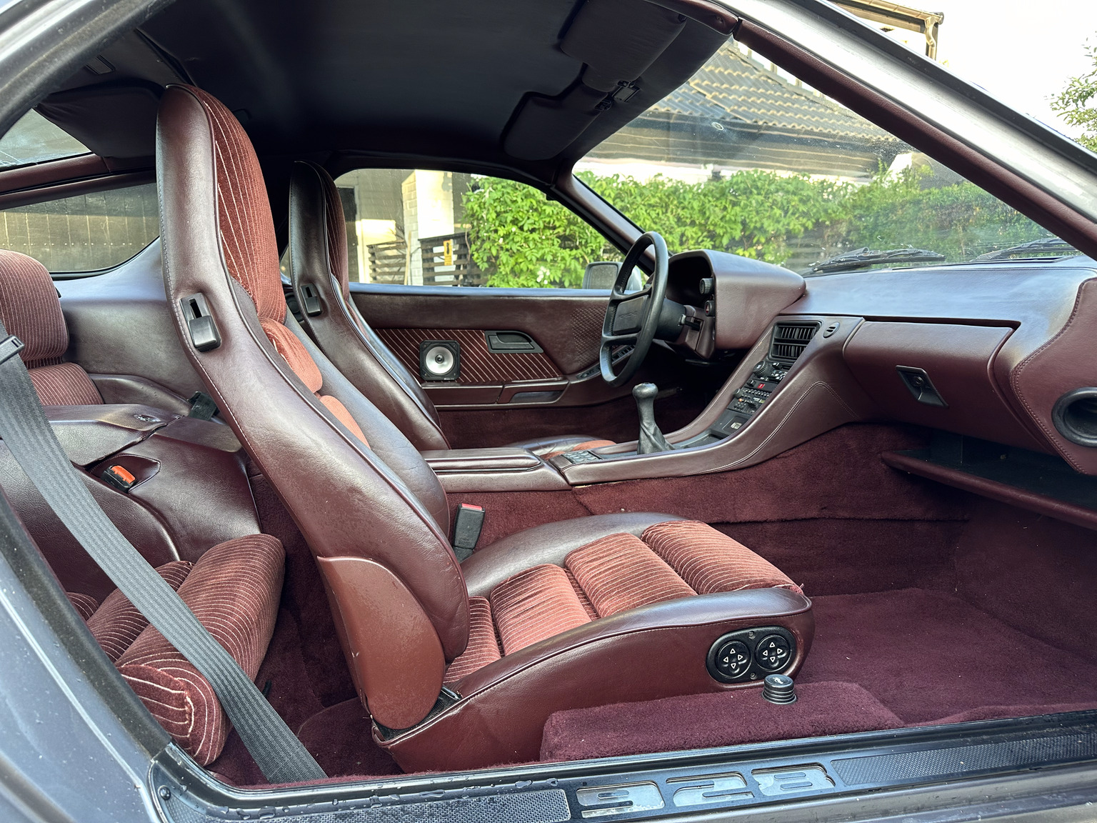 Innenraumfoto von 1985 Porsche 928 (31)