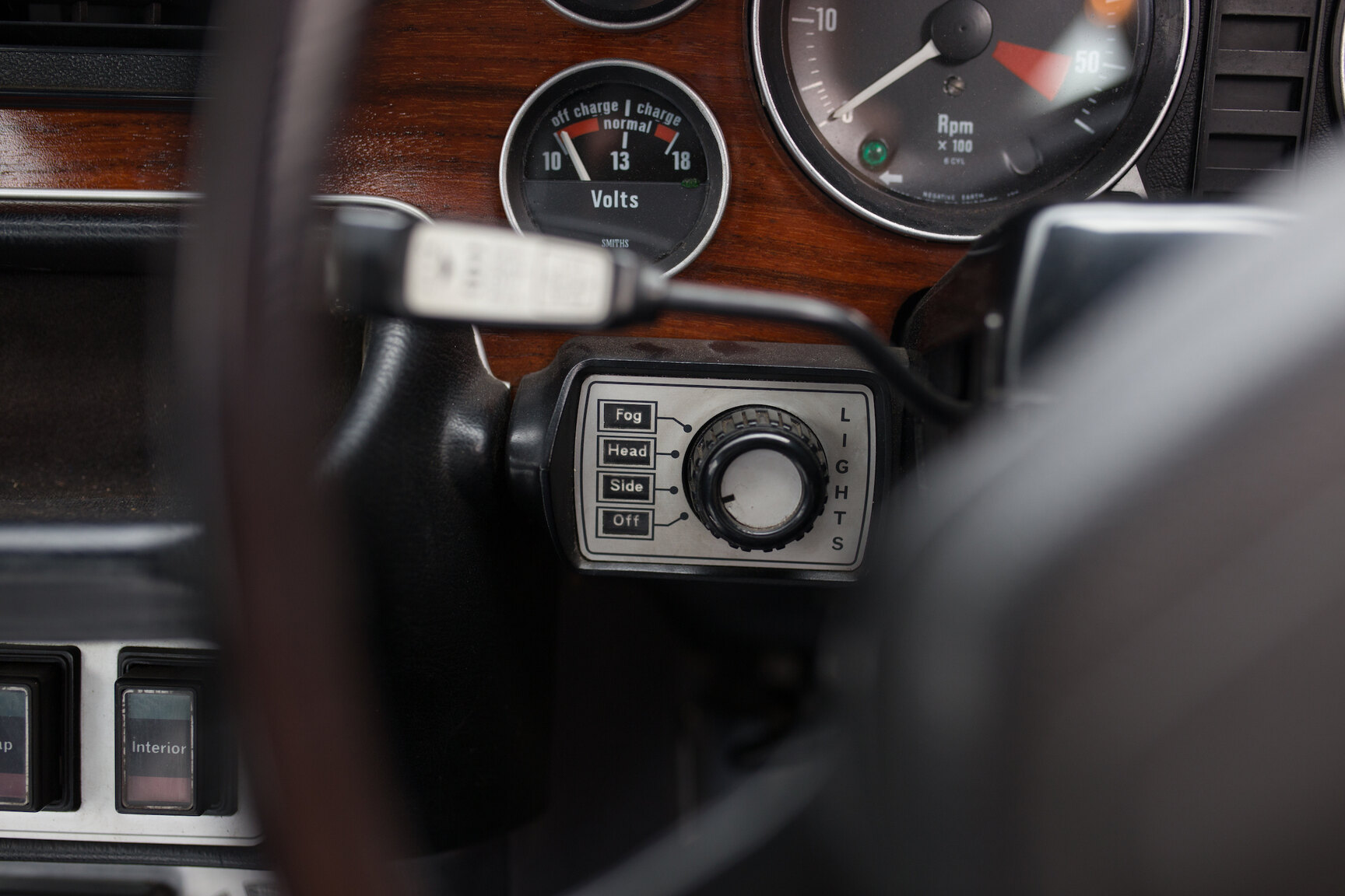 Interior image of 1975 JAGUAR XJ6  (30)