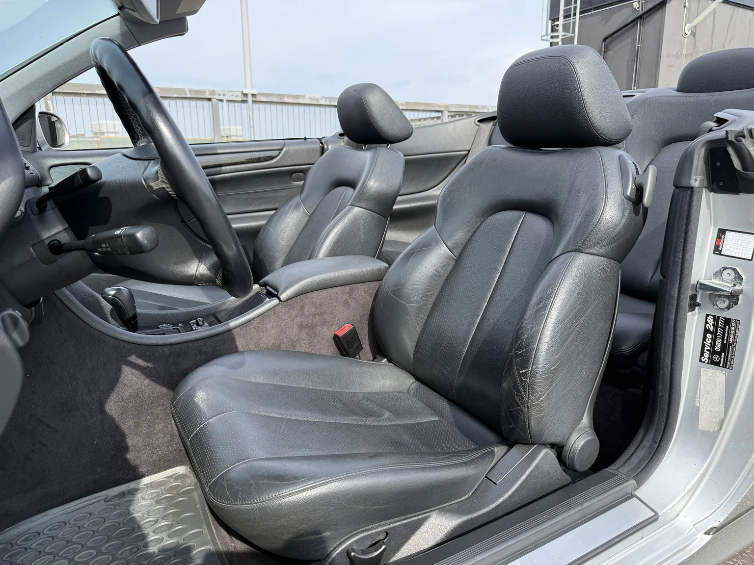 Innenraumfoto von 2001 MERCEDES-BENZ CLK 230 Kompressor Cabriolet (8)