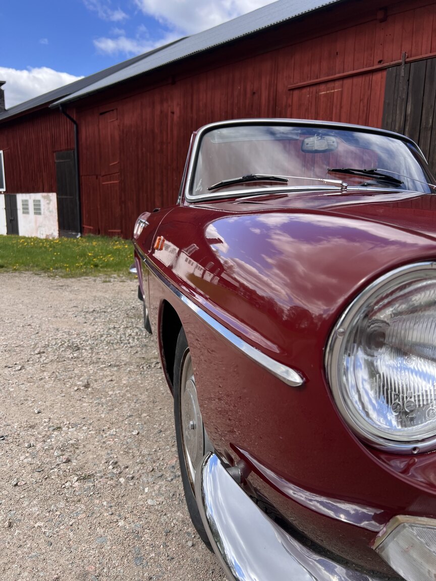 Exterior image of 1967 Renault Caravelle Coupé