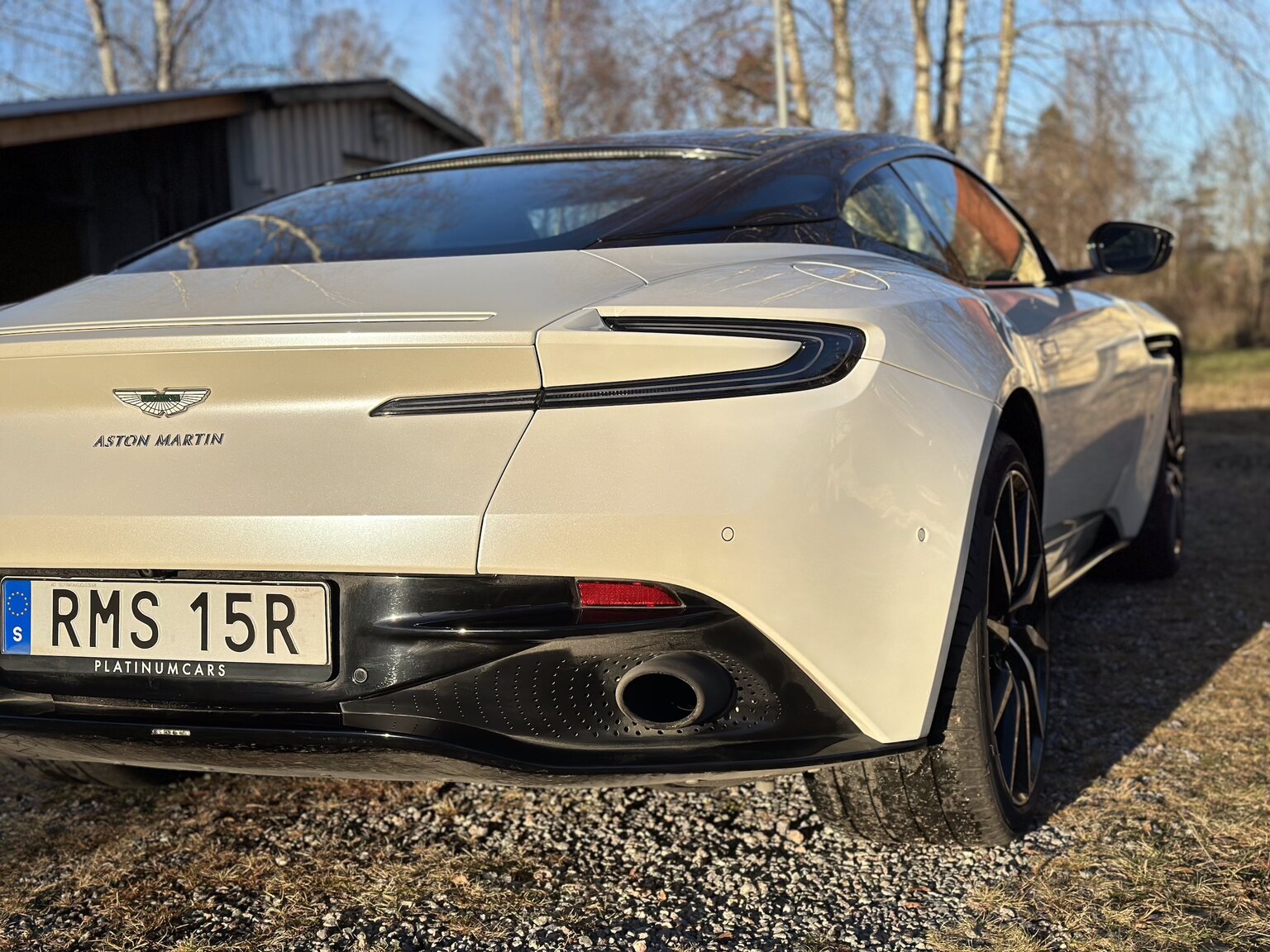 Exteriörbild på 2018 Aston Martin DB11