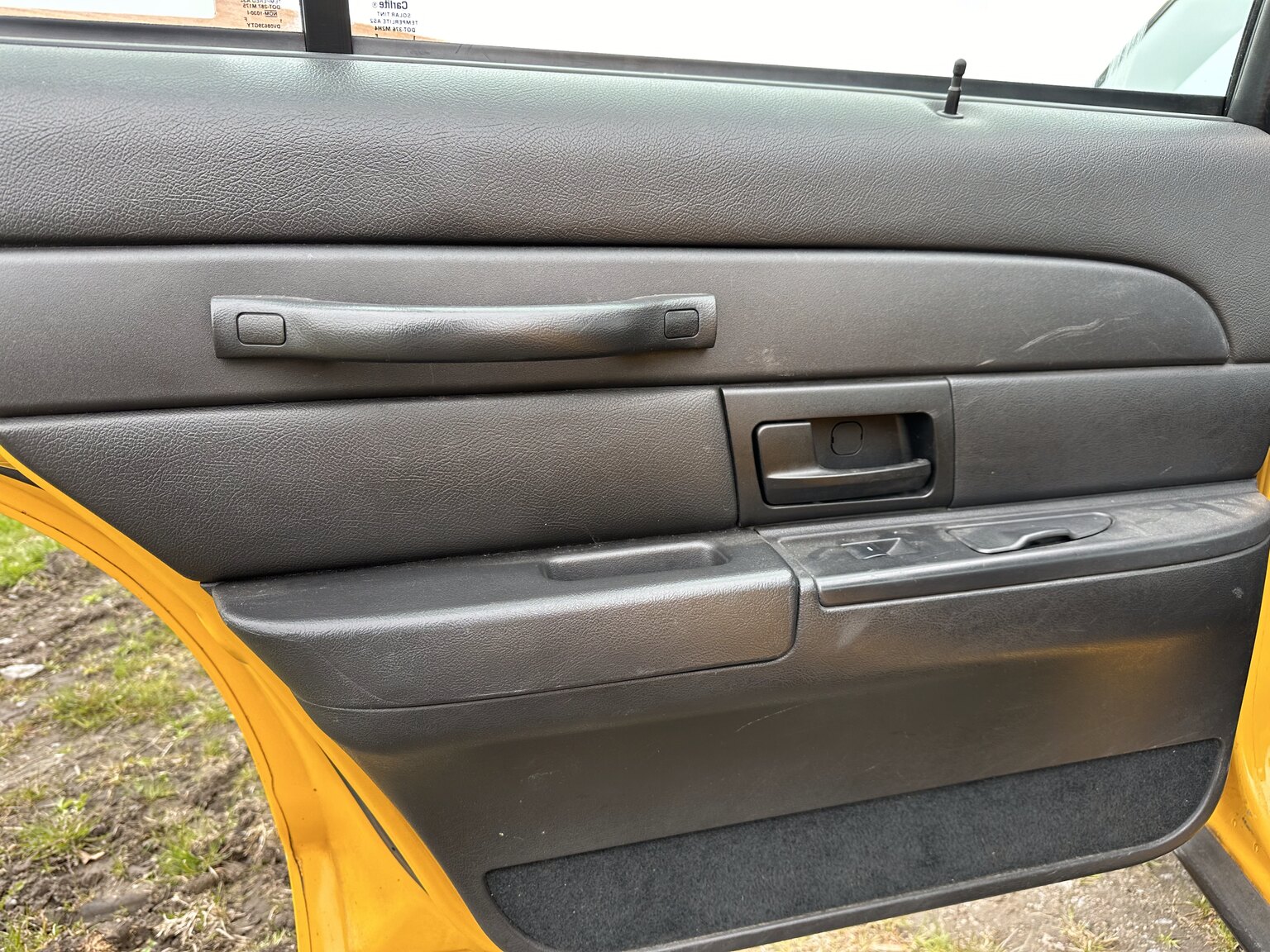 Innenraumfoto von 2011 Ford Crown Victoria New York Cab (21)