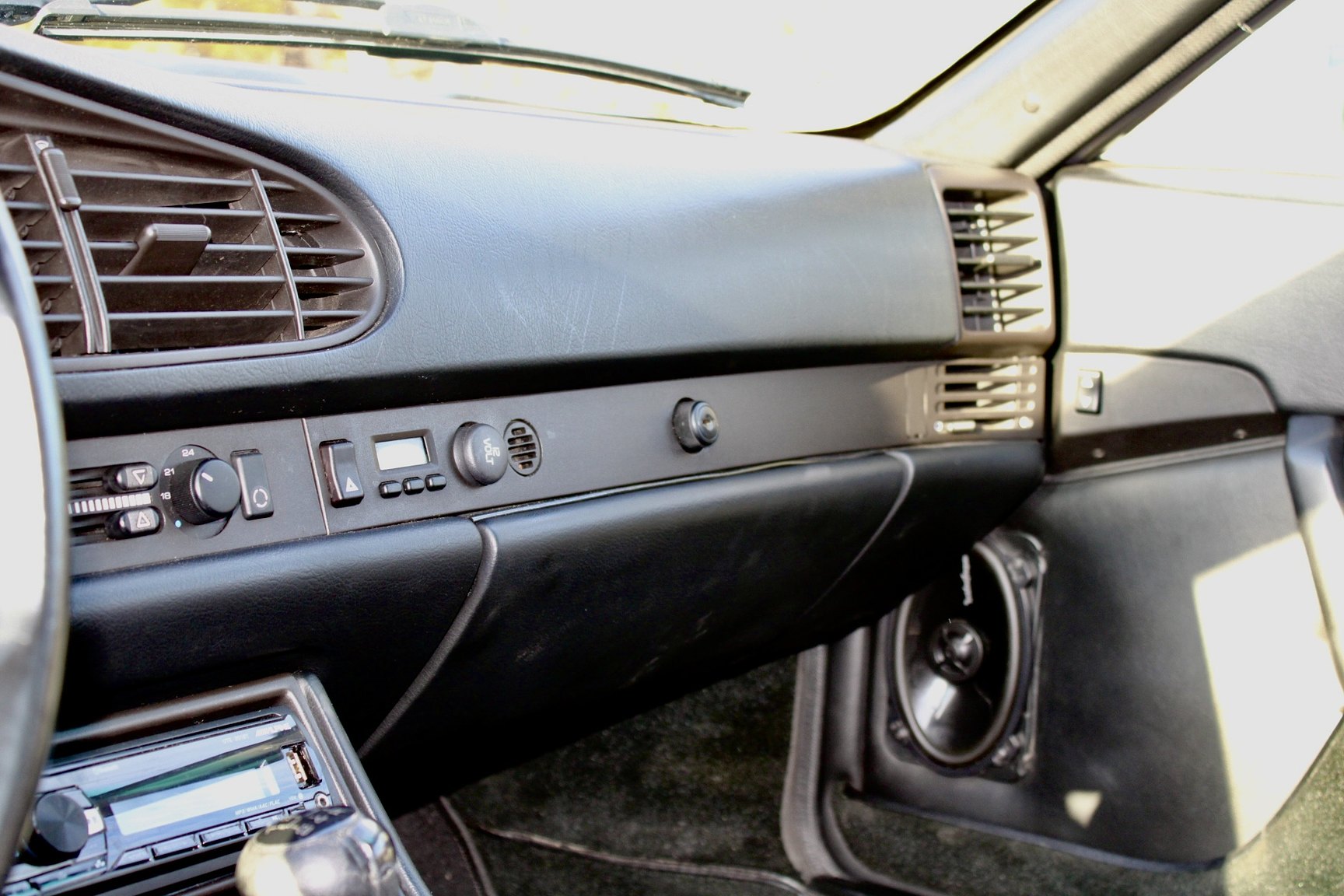 Interior image of 1991 PORSCHE 944 S2