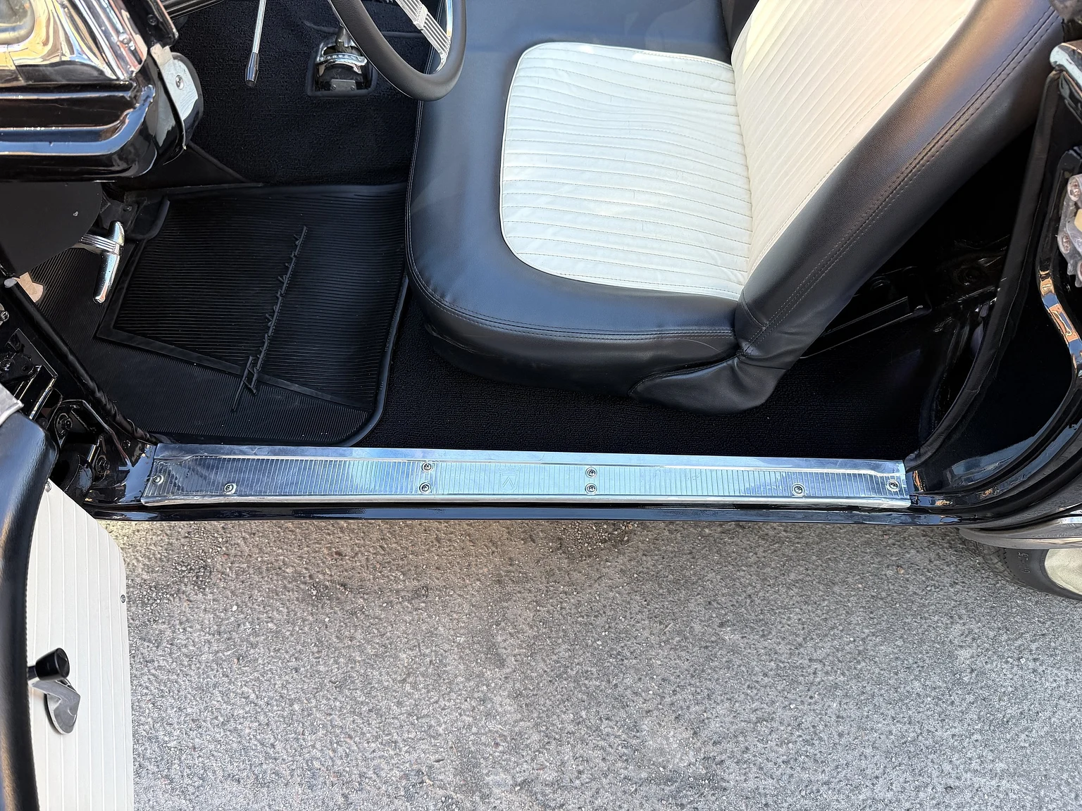 Interior image of 1955 Ford Thunderbird (5)