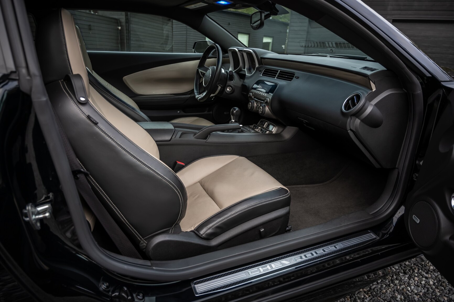 Innenraumfoto von 2010 Chevrolet Camaro SS (6)