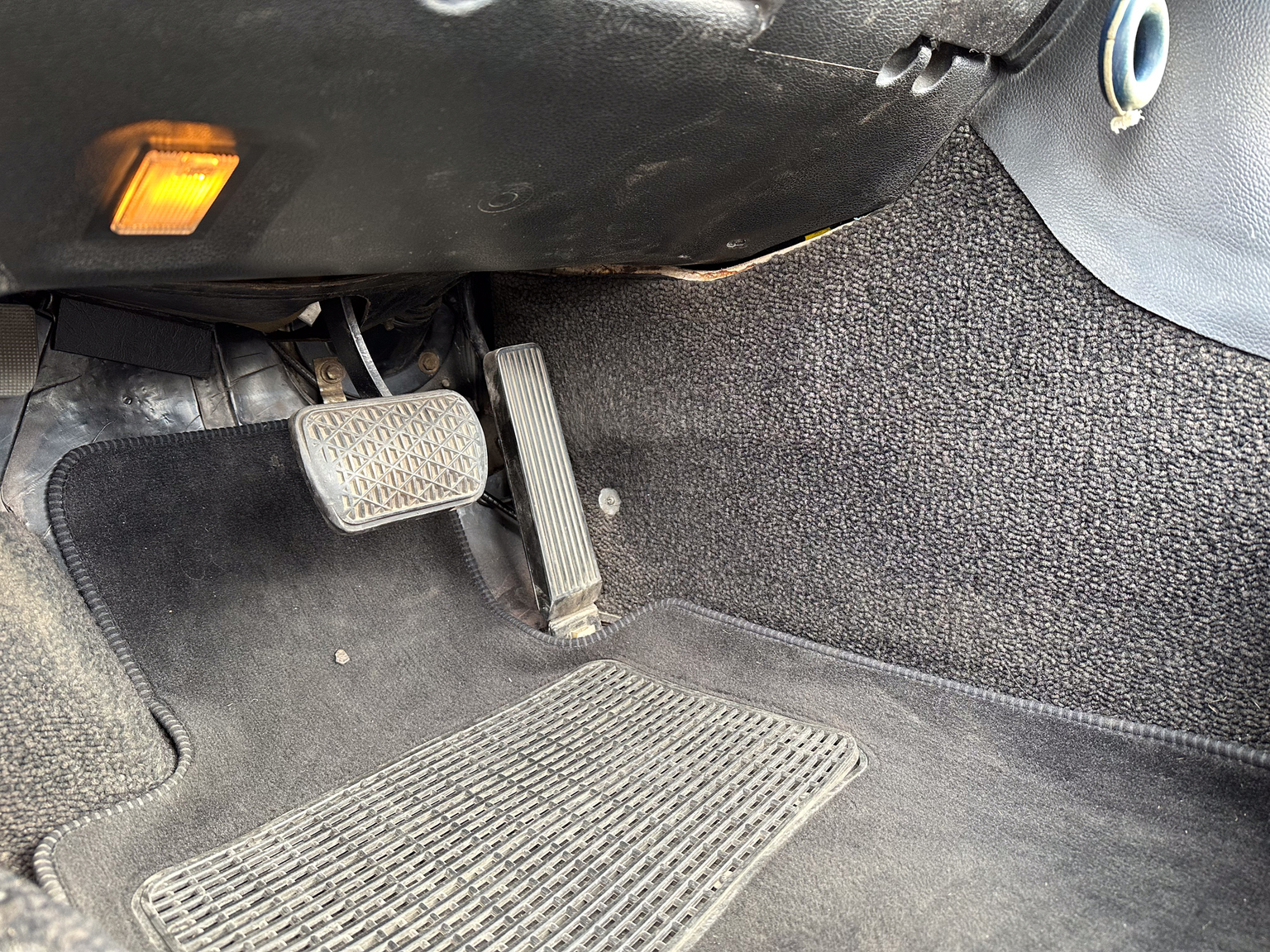 Interiörbild 1975 Mercedes-Benz 280 SL