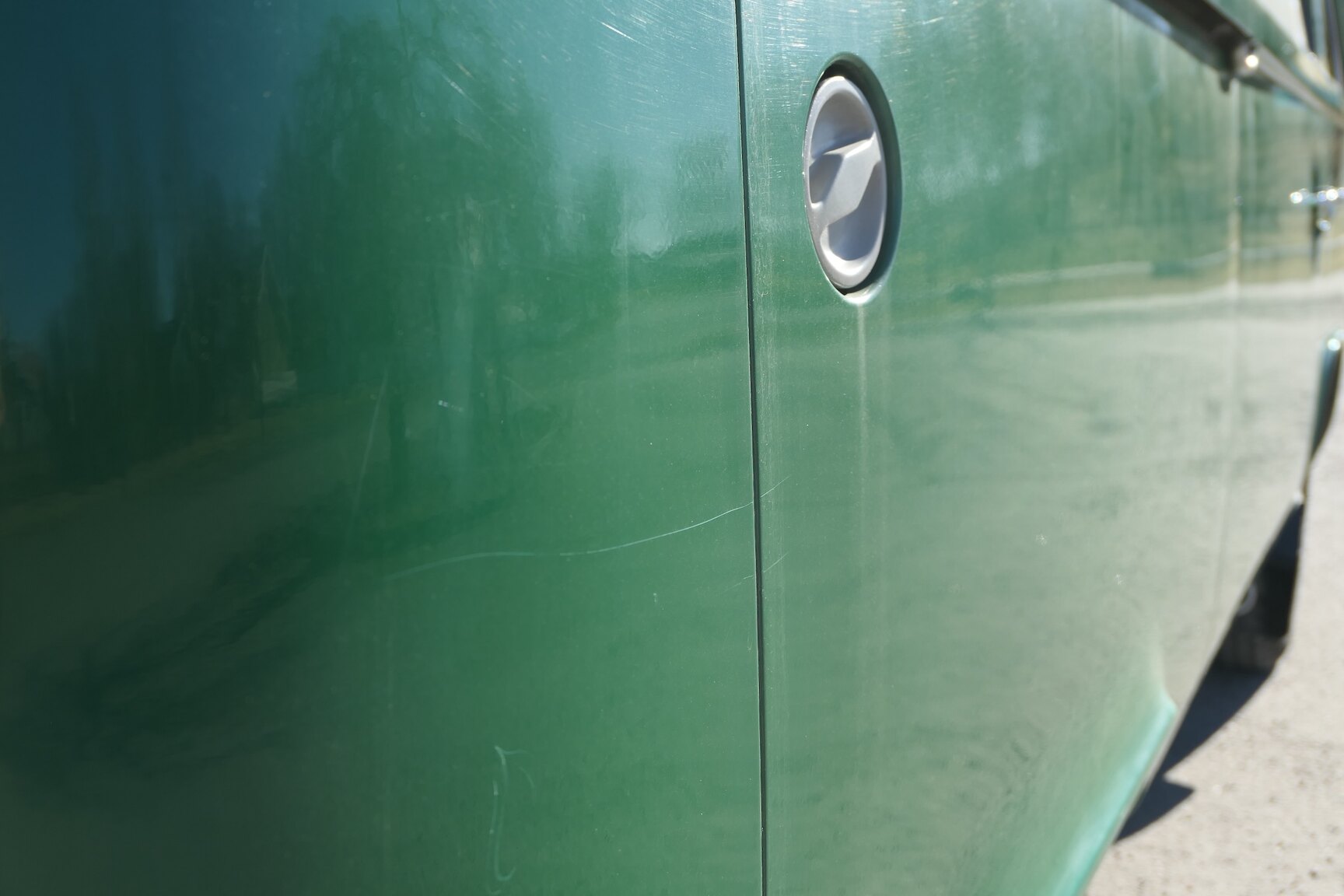 Exteriörbild på 1975 Volkswagen Transporter 1600 Minibuss