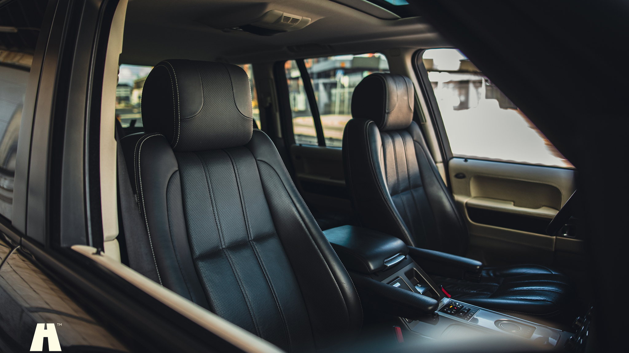 Interior image of 2011 Range Rover TDV8 Autobiography  (5)