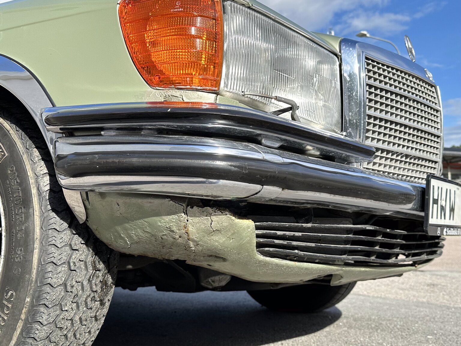 Exterior image of 1975 Mercedes Benz 450 SEL (59)