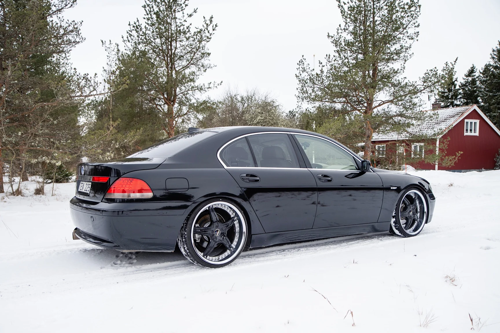 Exterior image of 2002 BMW  745 iA (10)